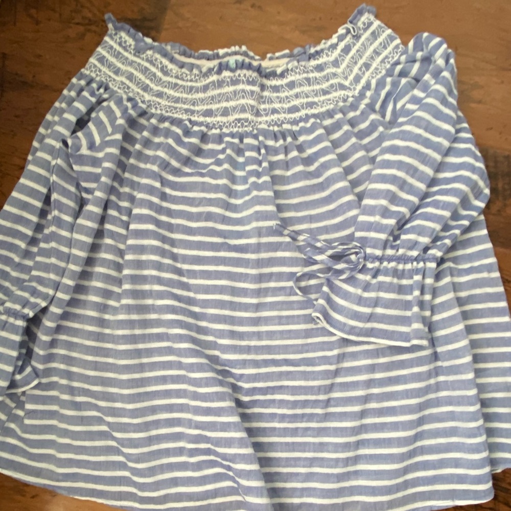 Lovely off the shoulder NWT 3/4inch sleeve flowy blue and white stripe shirt